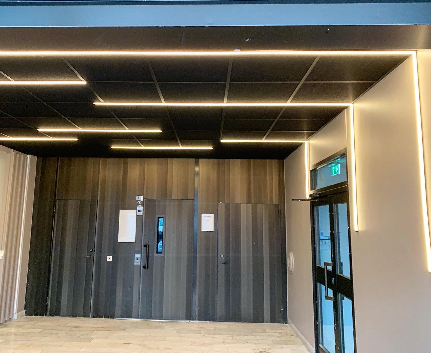Ljusdesign i entréhall