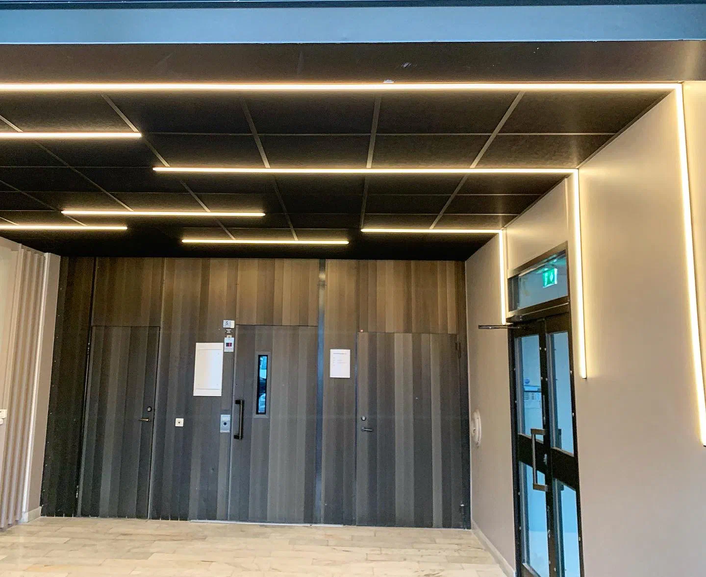 Ljusdesign i entréhall